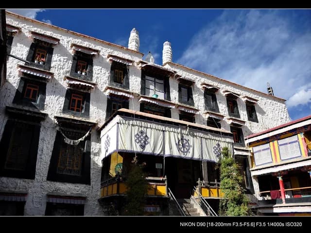 A monastery building in Lhasa
